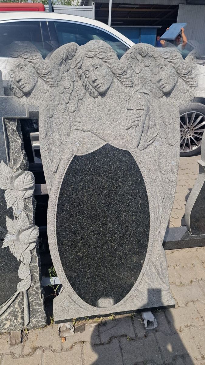 Monumente din curtea noastră — fotografia 8