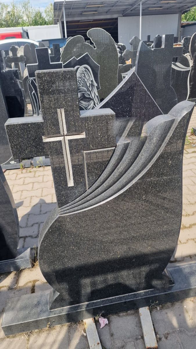 Monumente din curtea noastră — fotografia 14