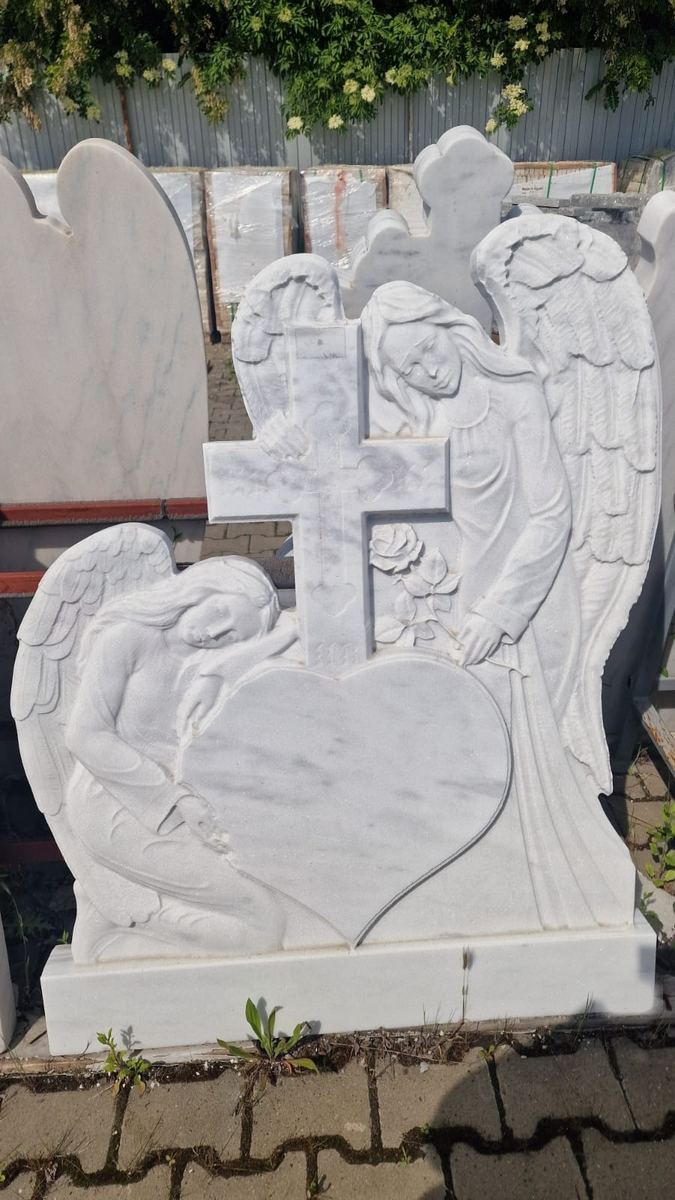 Monumente din curtea noastră — fotografia 16
