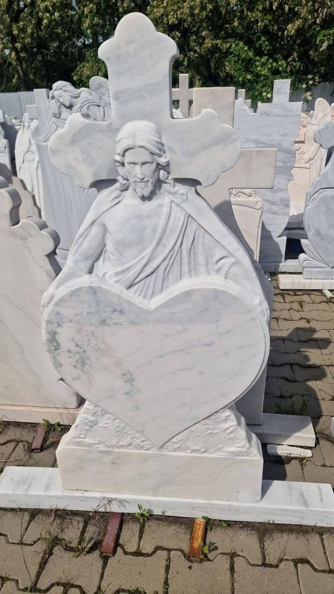 Monumente din curtea noastră — fotografia 18