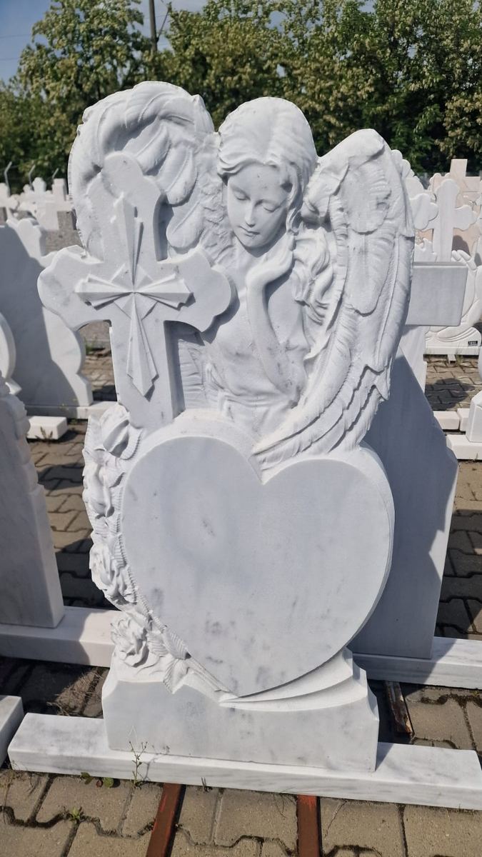 Monumente din curtea noastră — fotografia 31