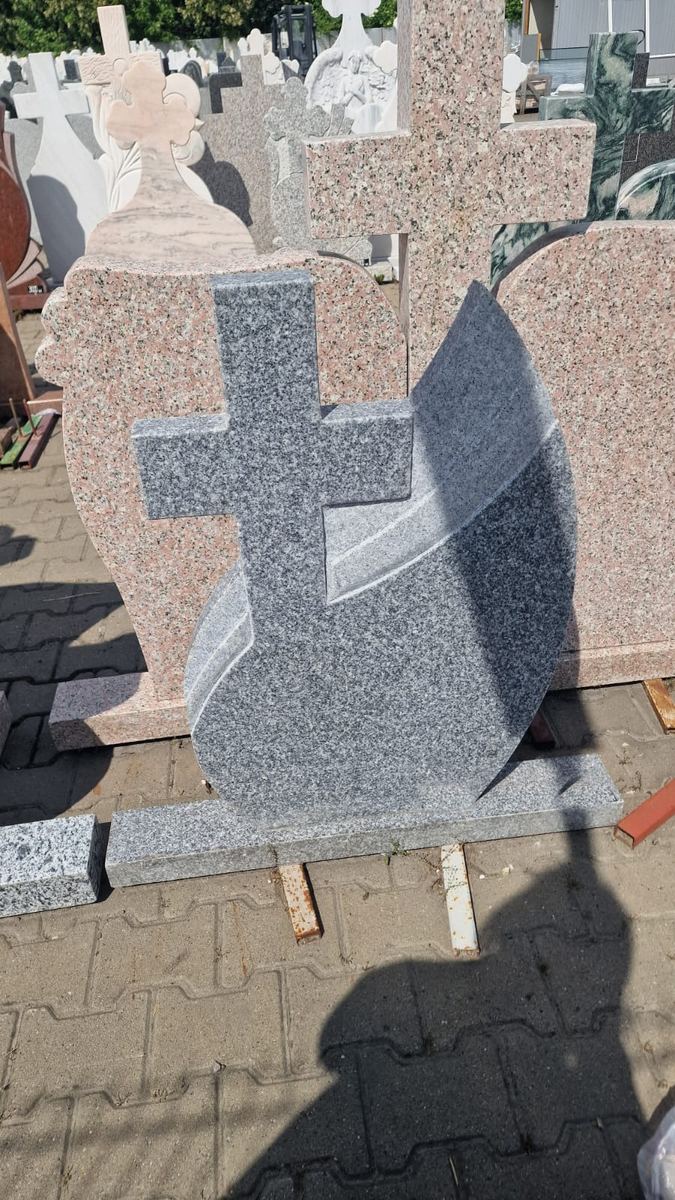 Monumente din curtea noastră — fotografia 39